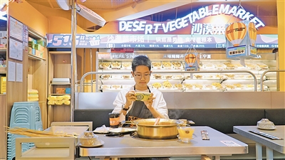     寧夏辣糊糊陪著一代又一代年輕人度過難忘的學(xué)生時(shí)代。